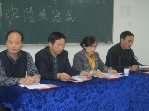 校党校副校长、校党委宣传部长苏国红教授（右二）出席典礼并讲话