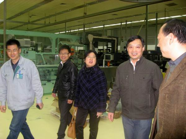 参观滁州卷烟厂生产车间